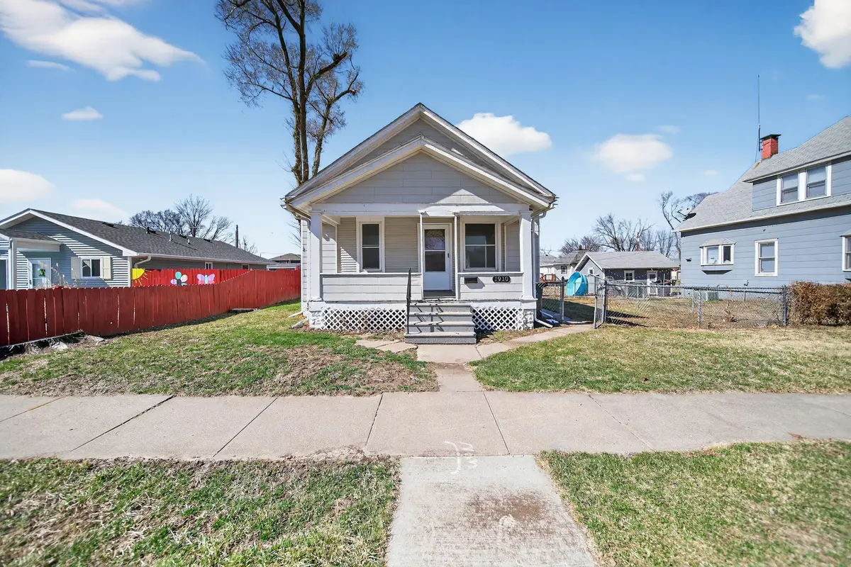1910 S 8th Street, Council Bluffs, IA 51501 - #1