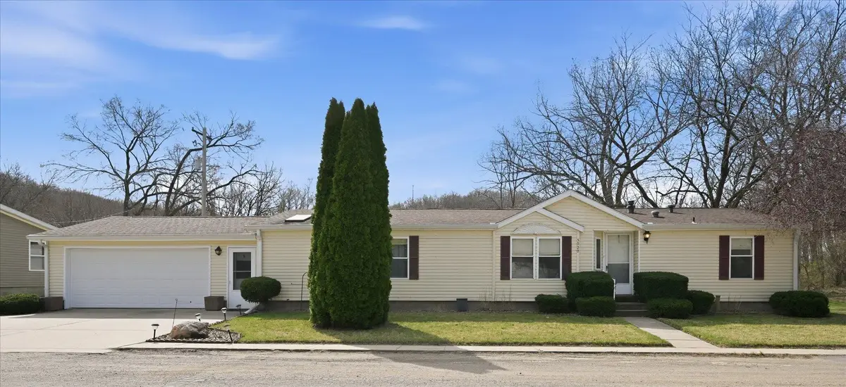 3020 E View Circle, Missouri Valley, IA 51555 - #1