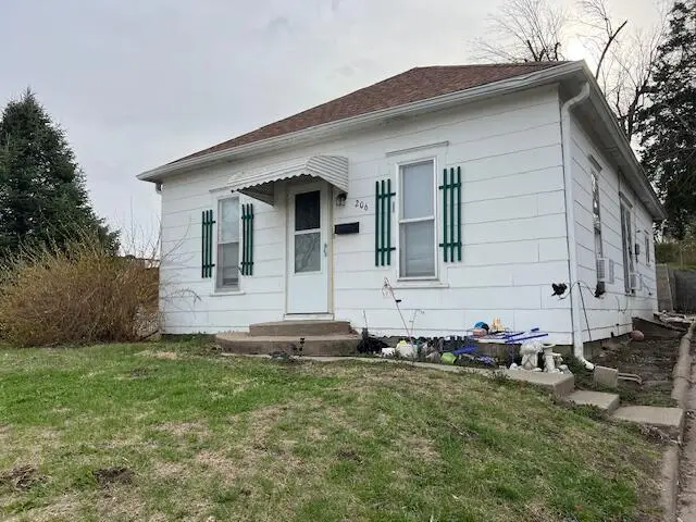 206 S Locust Street, Glenwood, IA 51534 - #2
