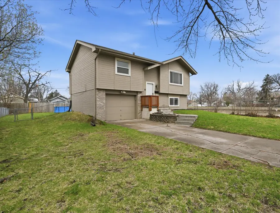 2214 S 8th Street, Council Bluffs, IA 51501 - #2