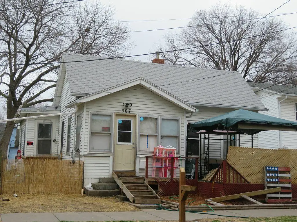 307 S 9th Street, Council Bluffs, IA 51501 - #1