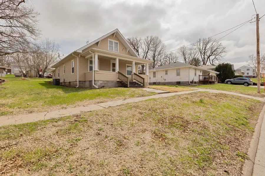 413 S Gates Street, Oakland, IA 51560 - #3