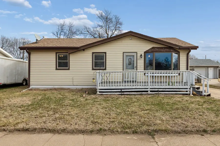 4321 N 14th Street, Carter Lake, IA 51510 - #3