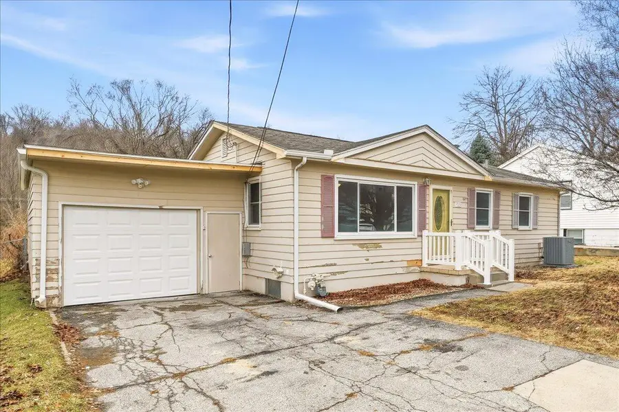 725 Lori Lane, Council Bluffs, IA 51503 - Image #2