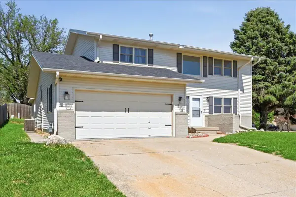 318 Fairview Drive, GLENWOOD, IA 51534