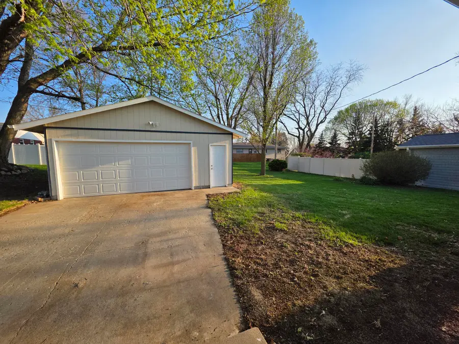 903 N Scenic Drive, Oakland, IA 51560 - #3