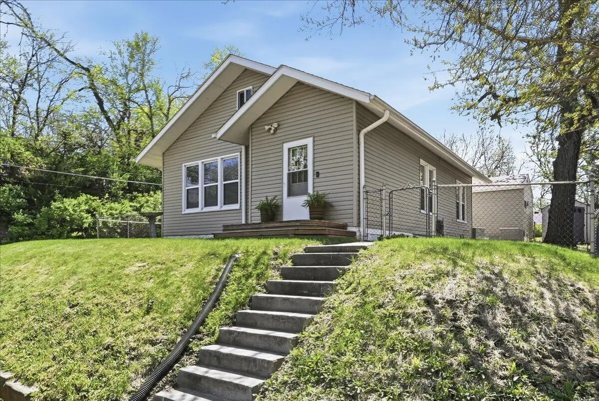 127 E Palmer Avenue, Council Bluffs, IA 51503 - #1