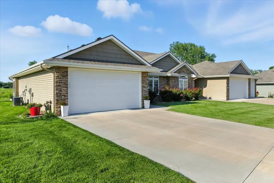 5221 Carriage Road, Council Bluffs, IA 51501 - #3