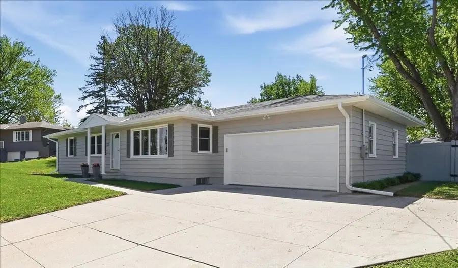 135 Crown Road, Council Bluffs, IA 51503 - #2
