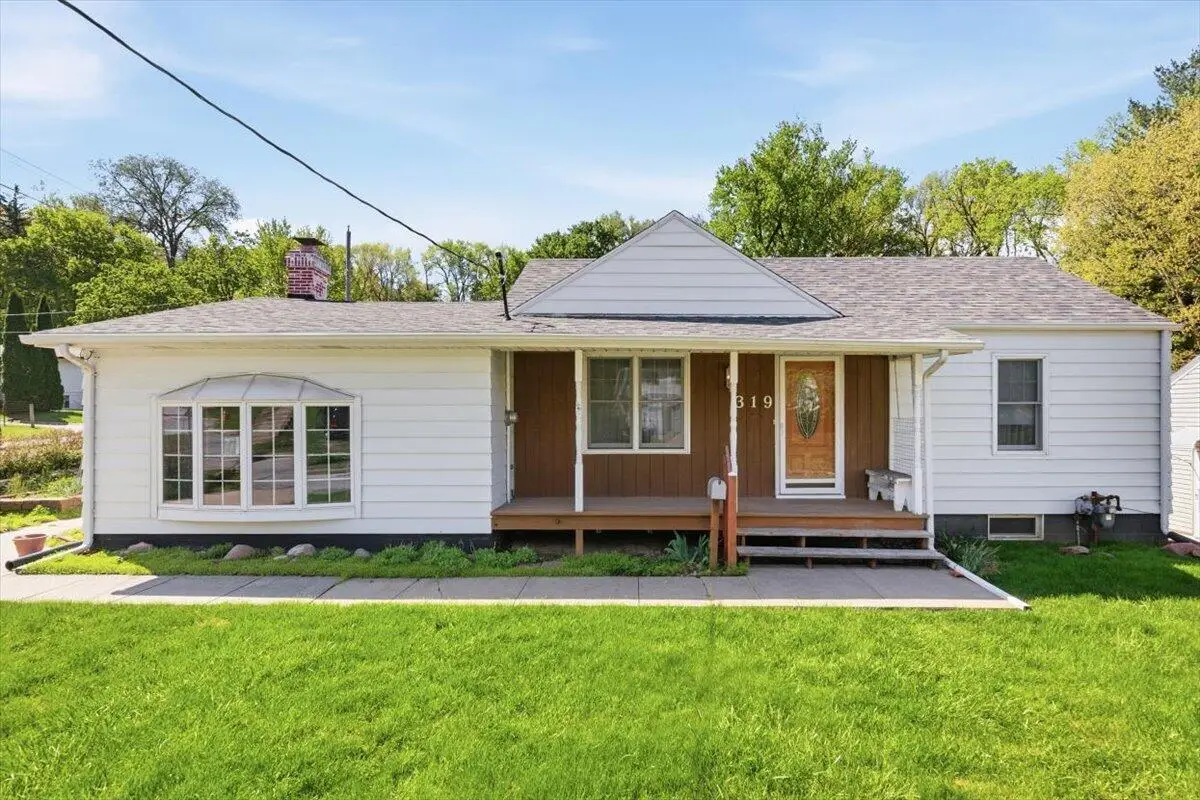 319 E Orchard Avenue, Council Bluffs, IA 51503 - #1