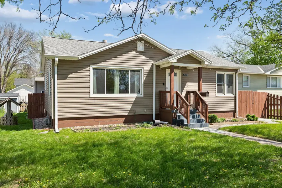 2015 S 9th Street, Council Bluffs, IA 51501 - #2