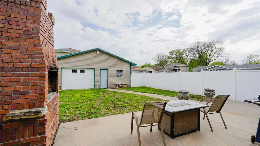 1523 24th Avenue, Council Bluffs, IA 51501 - #2
