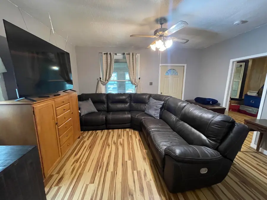 1124 6th Avenue, Council Bluffs, IA 51501 - #3