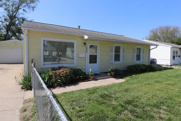 1009 Hiatt Street, CARTER LAKE, IA 51510