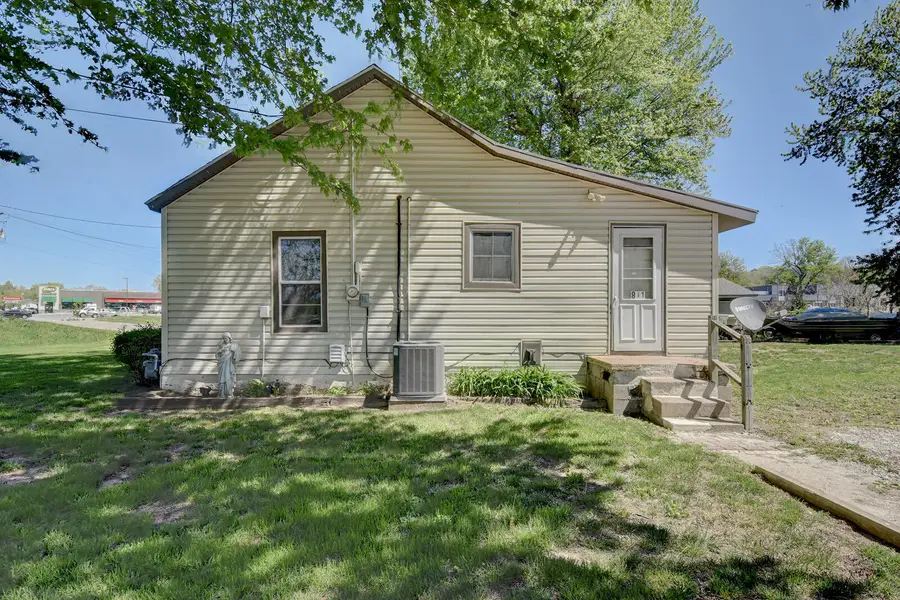 811 S Locust Street, Glenwood, IA 51534 - #2