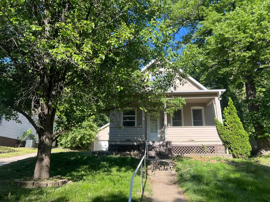 1036 E Washington Avenue, Council Bluffs, IA 51503 - #2