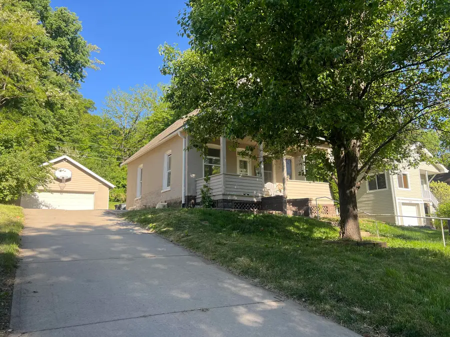1036 E Washington Avenue, Council Bluffs, IA 51503 - #3