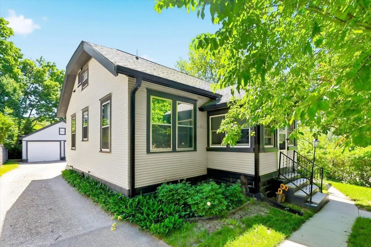 1215 Harrison Street, Council Bluffs, IA 51503 - #1