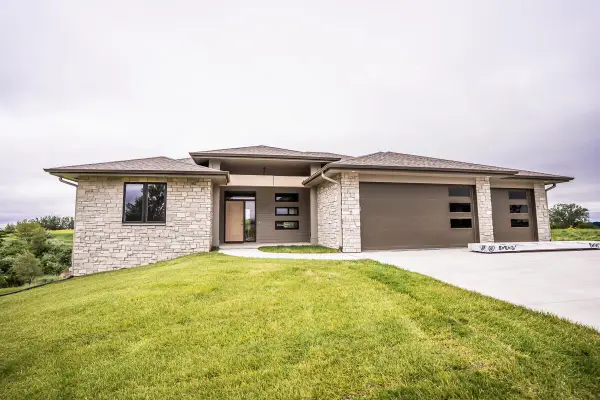 54901 Glover Road, GLENWOOD, IA 51534