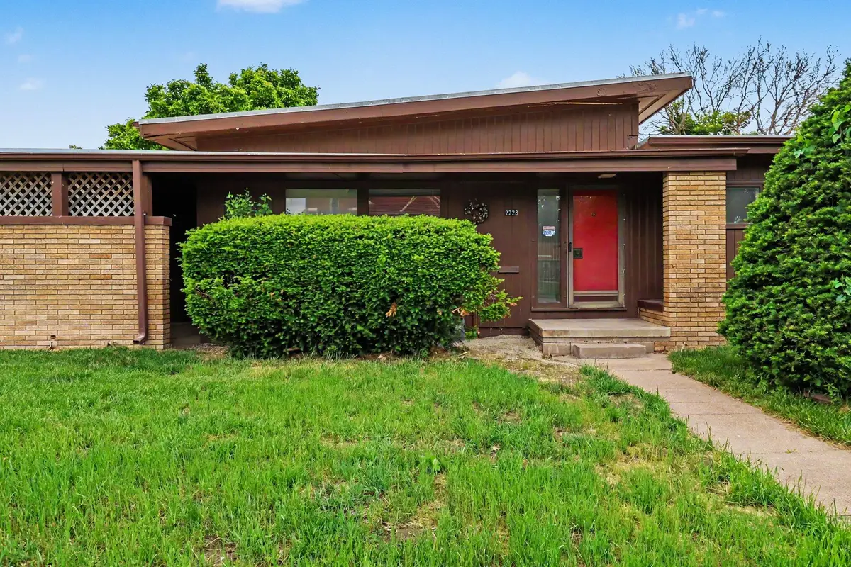 2228 Avenue B, Council Bluffs, IA 51501 - #1