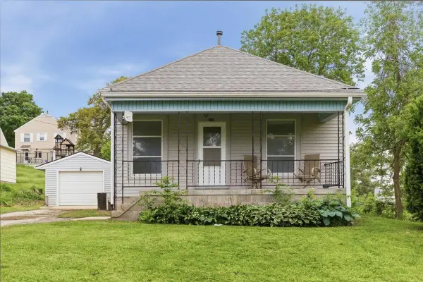 707 Oak Street, OAKLAND, IA 51560