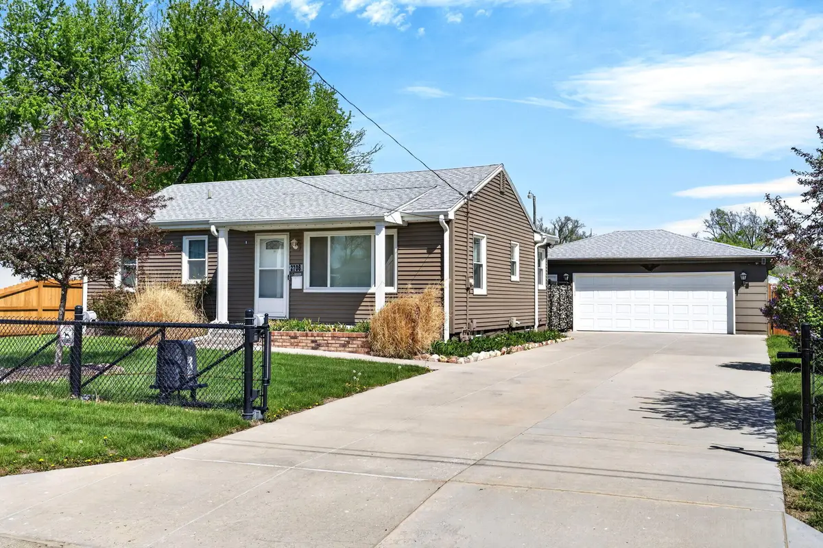 2708 Avenue I, Council Bluffs, IA 51501 - #1