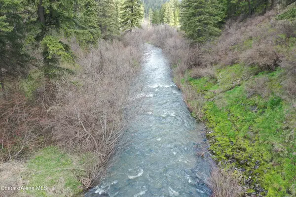 158 Glacier Dr, St. Maries, ID 83861