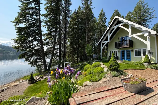 307 Quinns Ln, Cocolalla, ID 83813