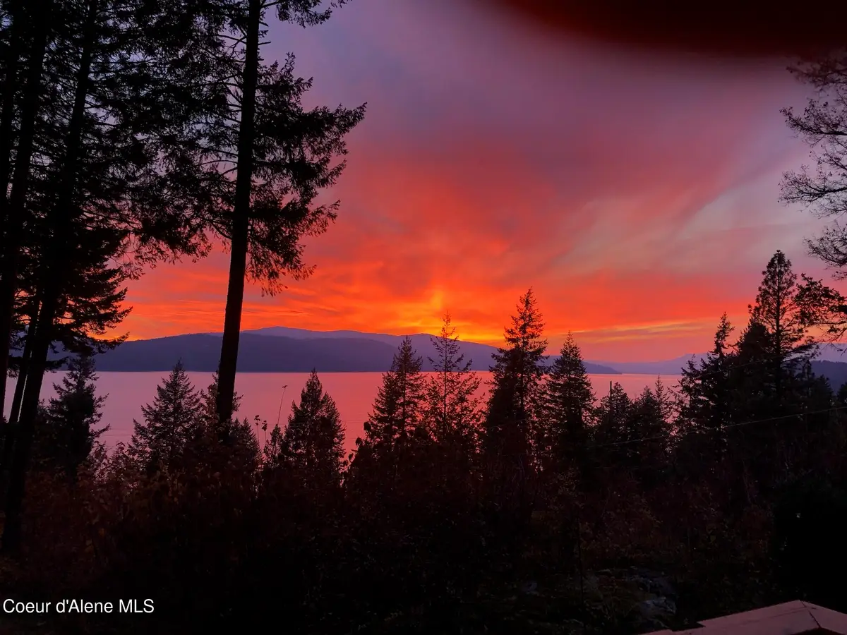 707 Eagen Mountain Dr, Hope, ID 83836 - Image #1