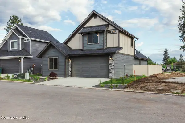 8424 N Snowflake Ln, Hayden, ID 83835