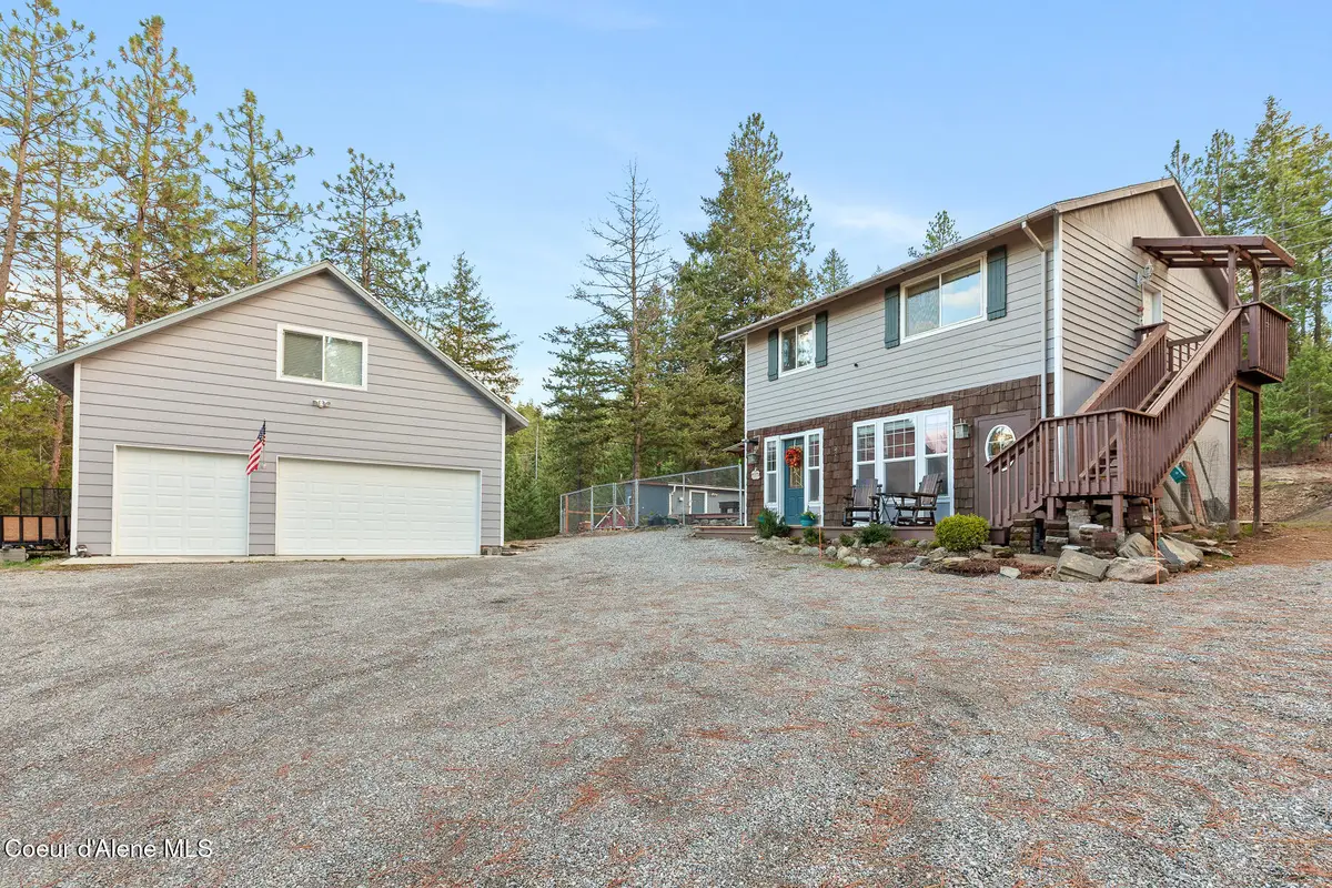 15686 W RIVERVIEW DR, Post Falls, ID 83854 - Image #1