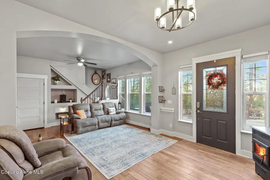 15686 W RIVERVIEW DR, Post Falls, ID 83854 - Image #3