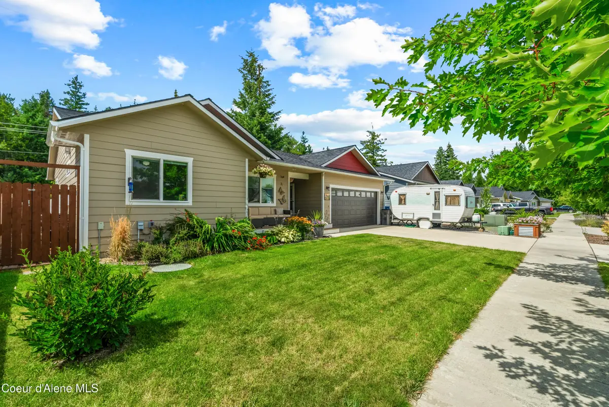 1105 Honeysuckle Ave, Sandpoint, ID 83864 - Image #1