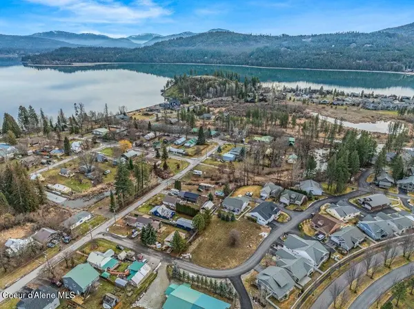 407 Becker LN, Dover, ID 83825