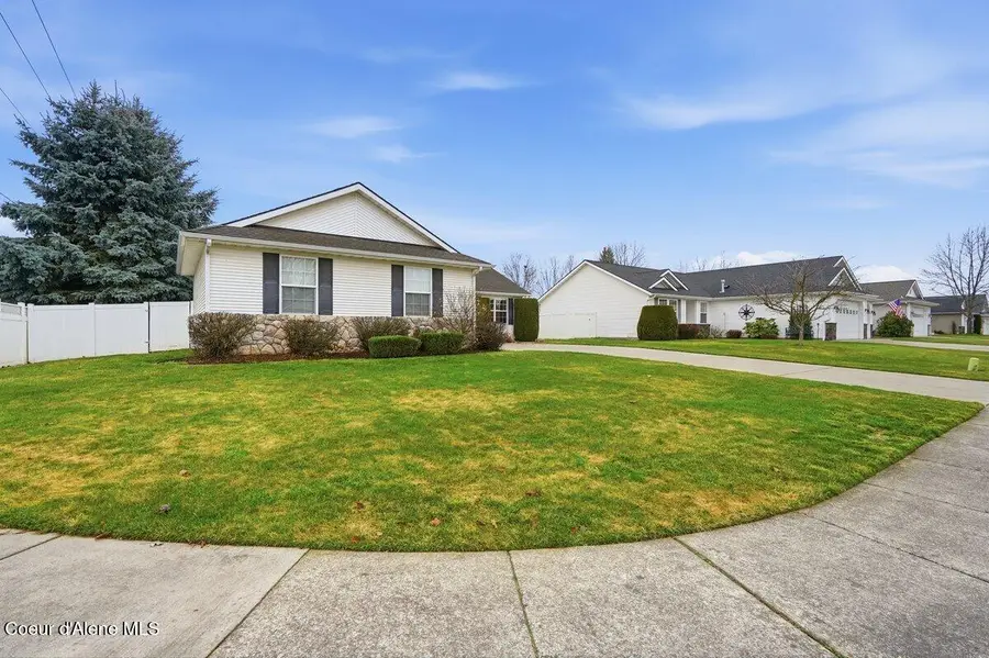 1628 W Cardinal AVE, Hayden, ID 83835 - #3