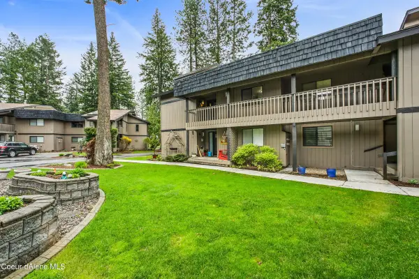 5421 W FAIRWAY LN #10, Rathdrum, ID 83858