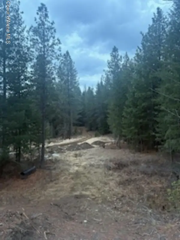 7571 Lakeshore DR, Sagle, ID 83860