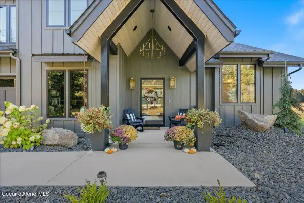 713 N Center Valley Rd, Sandpoint, ID 83864