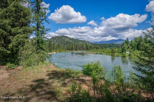 595 Tanglewood DR, Priest River, ID 83856