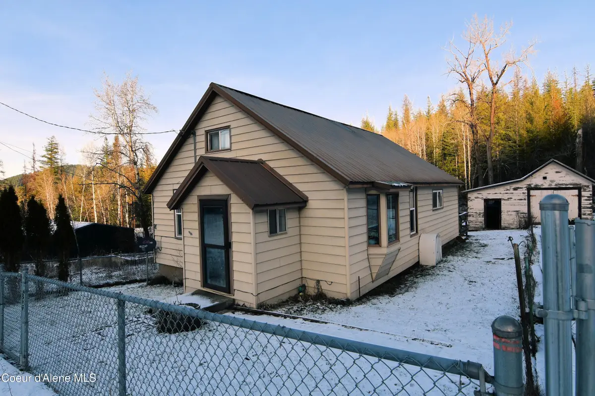 827 & 835 Lower Page Rd, Smelterville, ID 83868 - Image #1