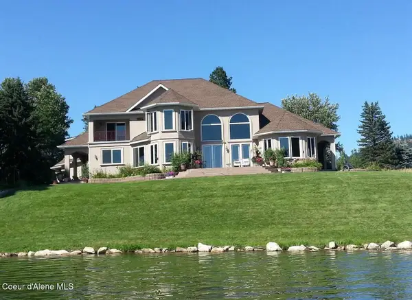 100 Bonita Bay Dr, Sagle, ID 83860