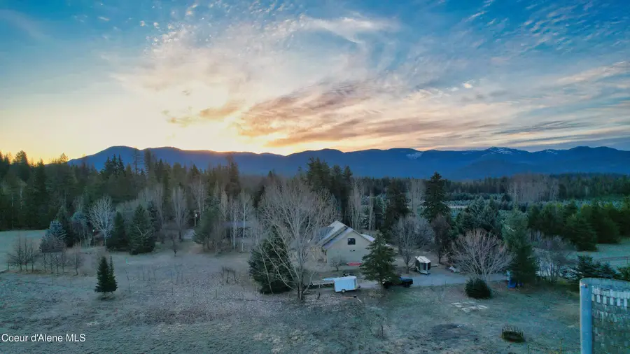 2151 Highland Flats Rd, Naples, ID 83847 - #2