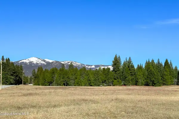 9810 Lakeshore Dr, Sagle, ID 83860