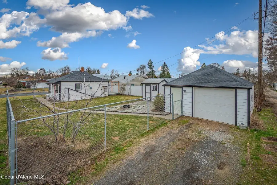 727 E Crown Ave, Spokane, WA 99207 - #3