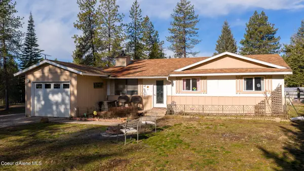 1684 Bayview Rd, Athol, ID 83801