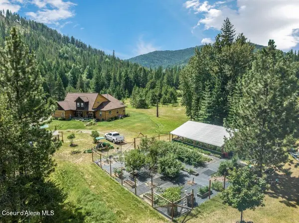88 Fenway RD, Sagle, ID 83860