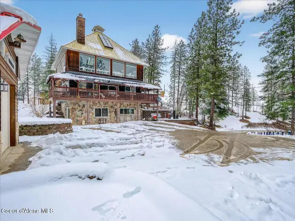 483 Paradise LN, Pinehurst, ID 83850