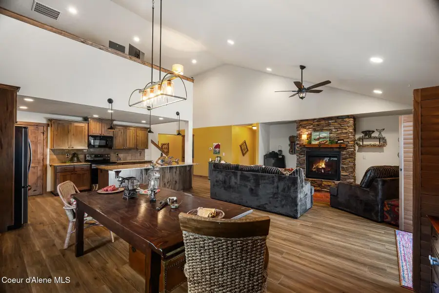 13439 N Shimmering Ct, Rathdrum, ID 83858 - #3