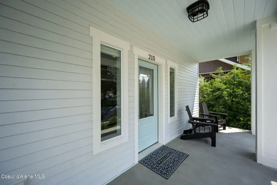 215 W Foster AVE, Coeur Dalene, ID 83814 - #3
