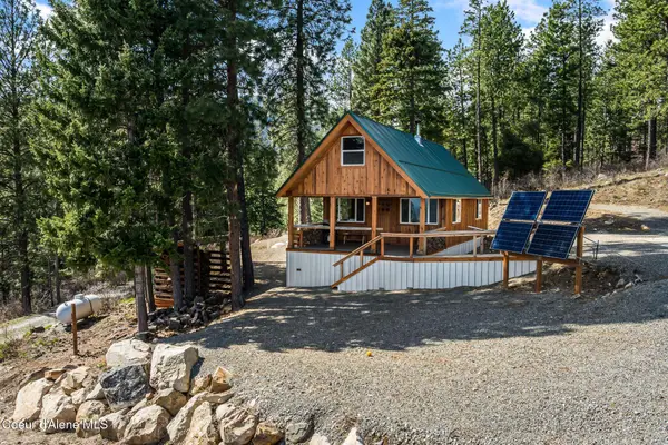 595 Snowcat LN, Bonners Ferry, ID 83805
